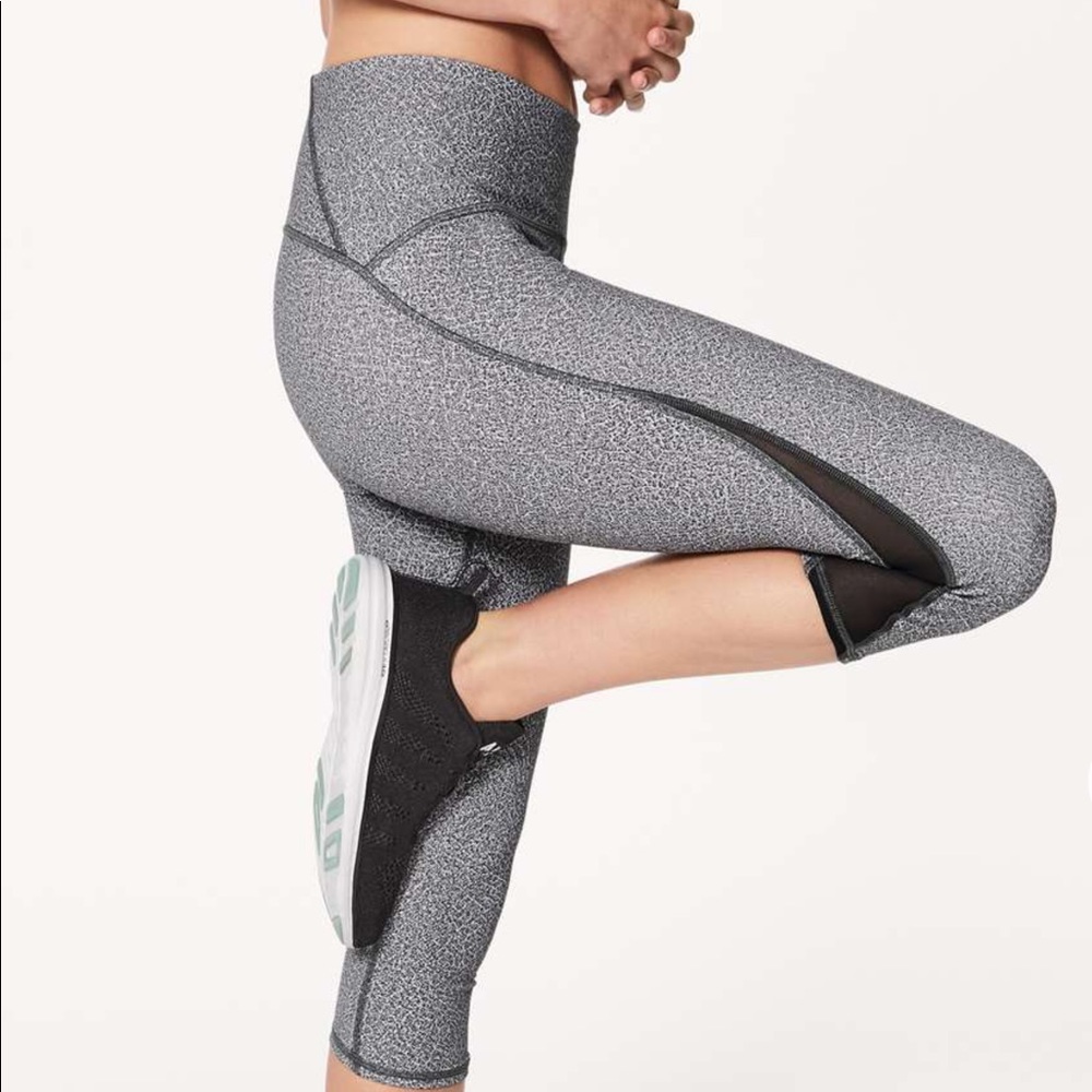 NWOT Lululemon Train Times Crop, size 10.
